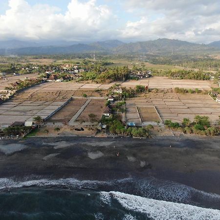 The Nyamo Surf & Stay Pulukan Ngoại thất bức ảnh