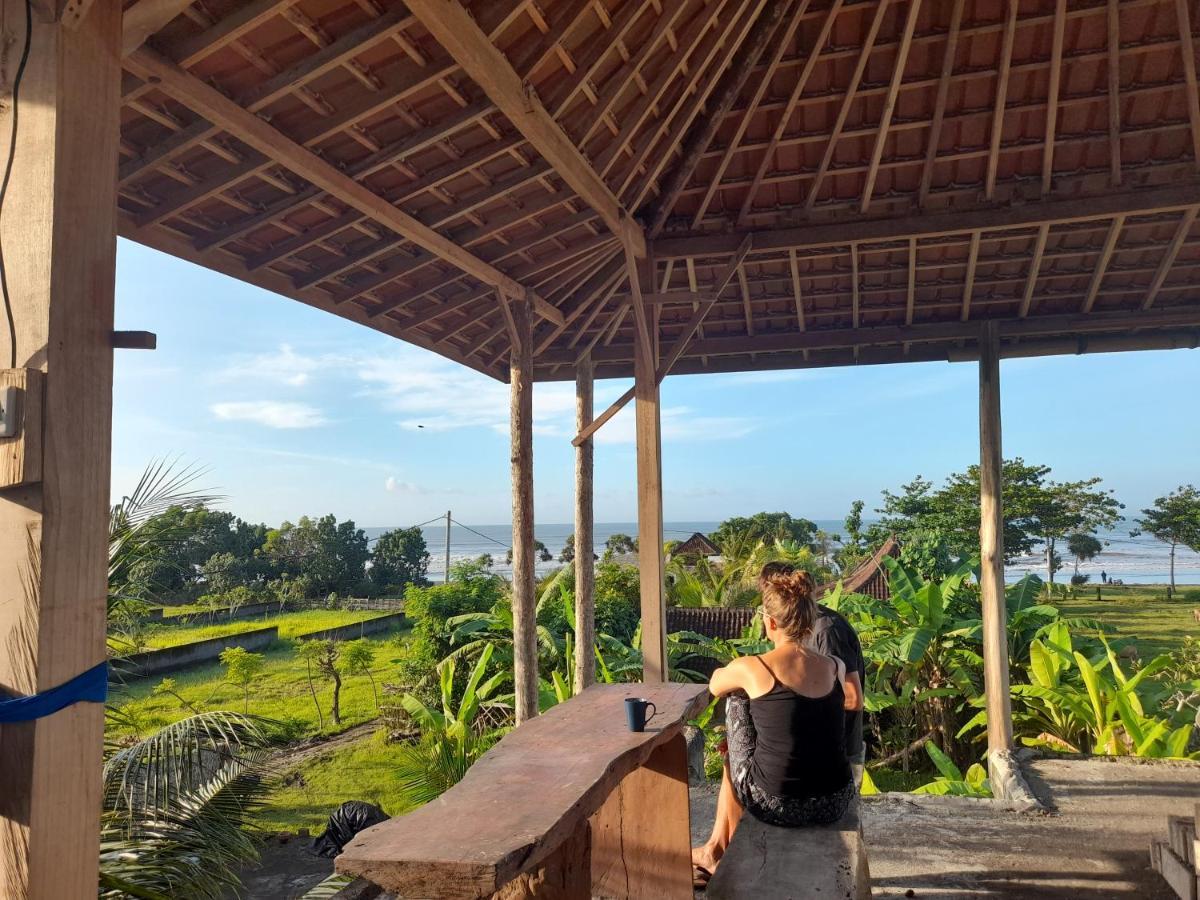 The Nyamo Surf & Stay Pulukan Ngoại thất bức ảnh