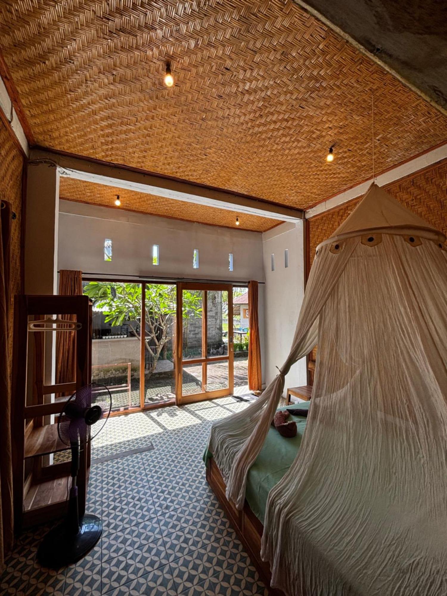 The Nyamo Surf & Stay Pulukan Ngoại thất bức ảnh