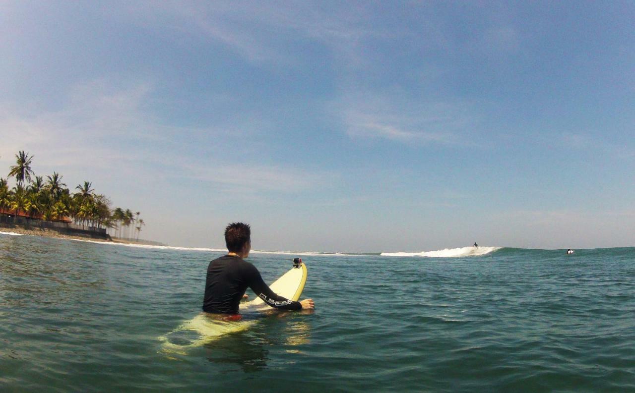 The Nyamo Surf & Stay Pulukan Ngoại thất bức ảnh