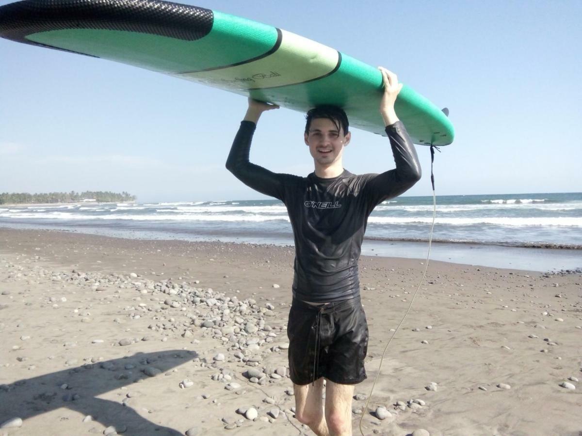 The Nyamo Surf & Stay Pulukan Ngoại thất bức ảnh