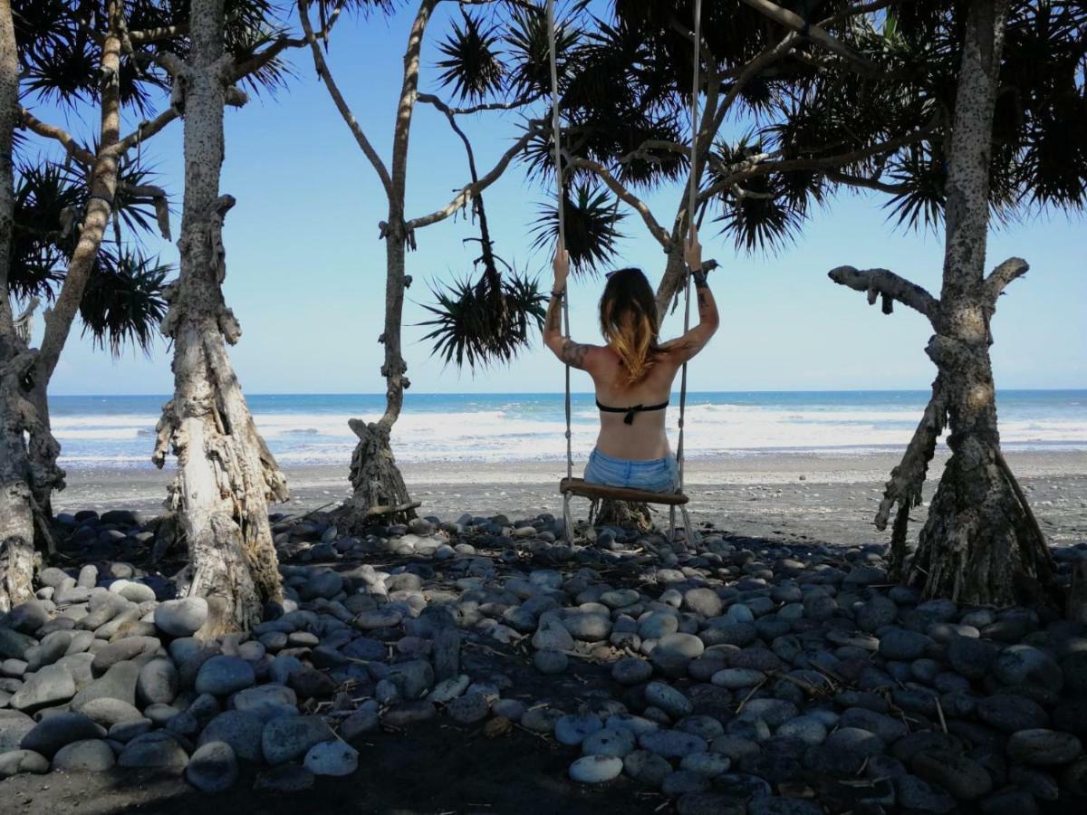 The Nyamo Surf & Stay Pulukan Ngoại thất bức ảnh