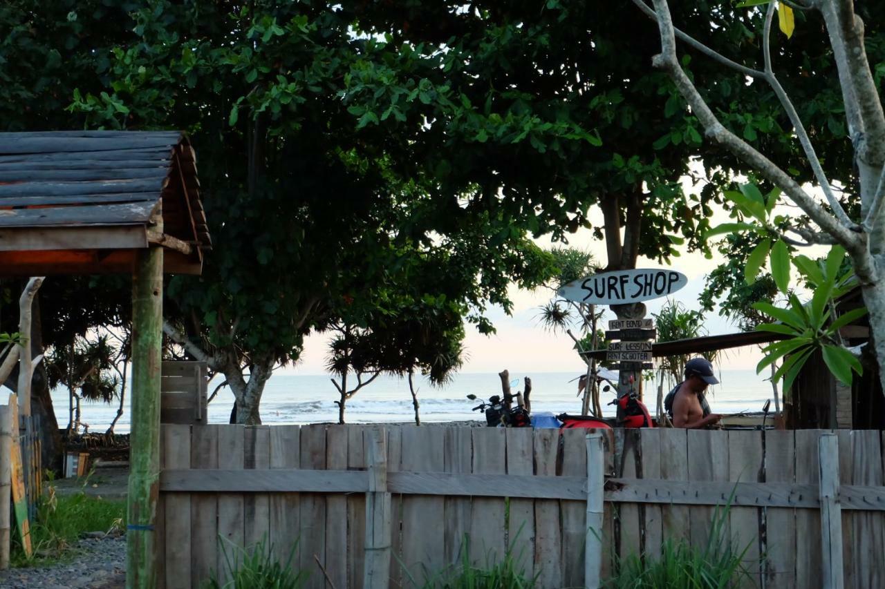 The Nyamo Surf & Stay Pulukan Ngoại thất bức ảnh