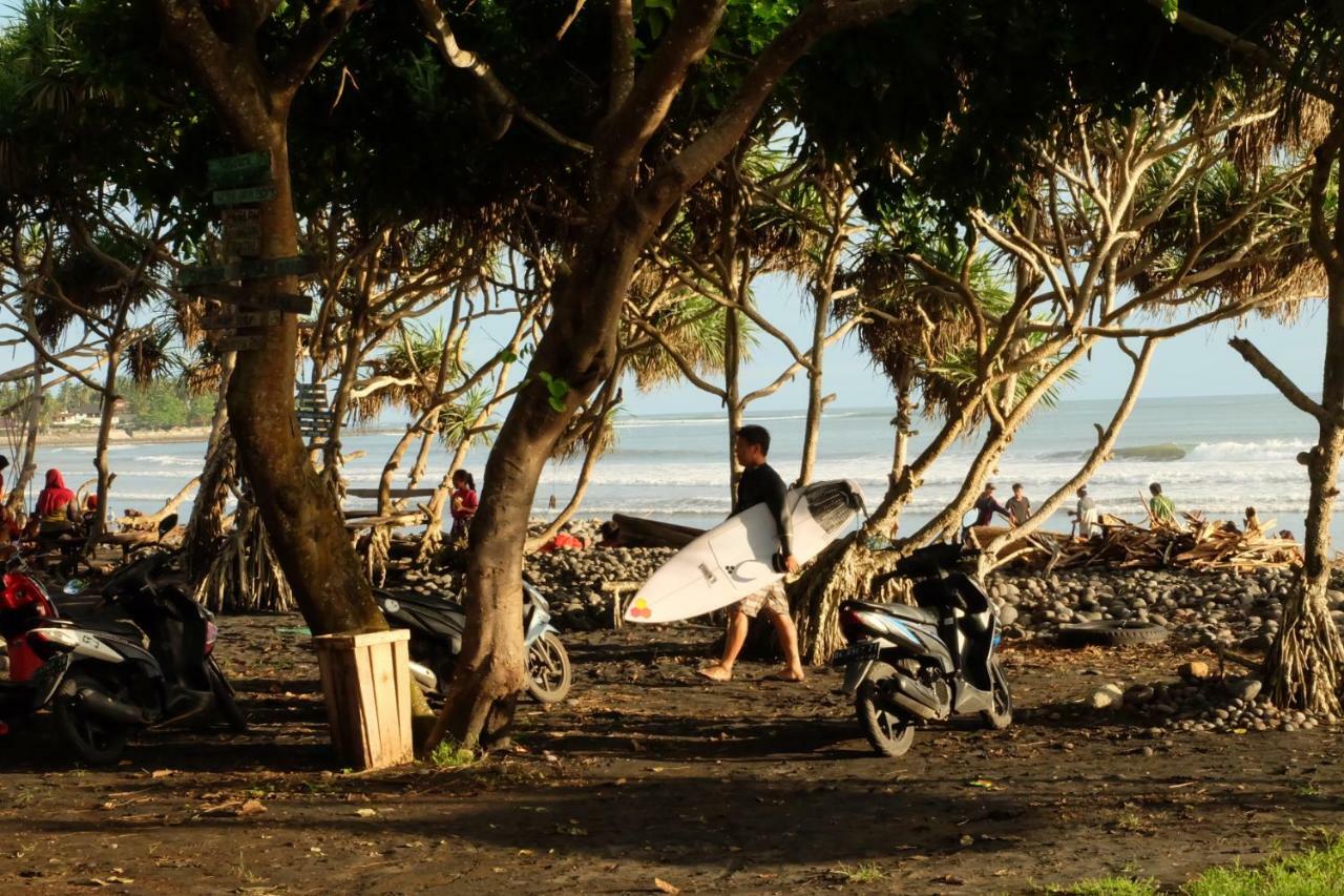 The Nyamo Surf & Stay Pulukan Ngoại thất bức ảnh